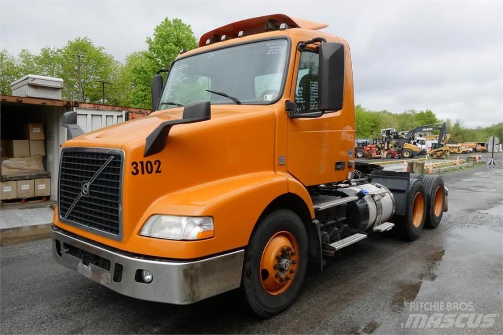 Volvo VNM64T 商用底盤車