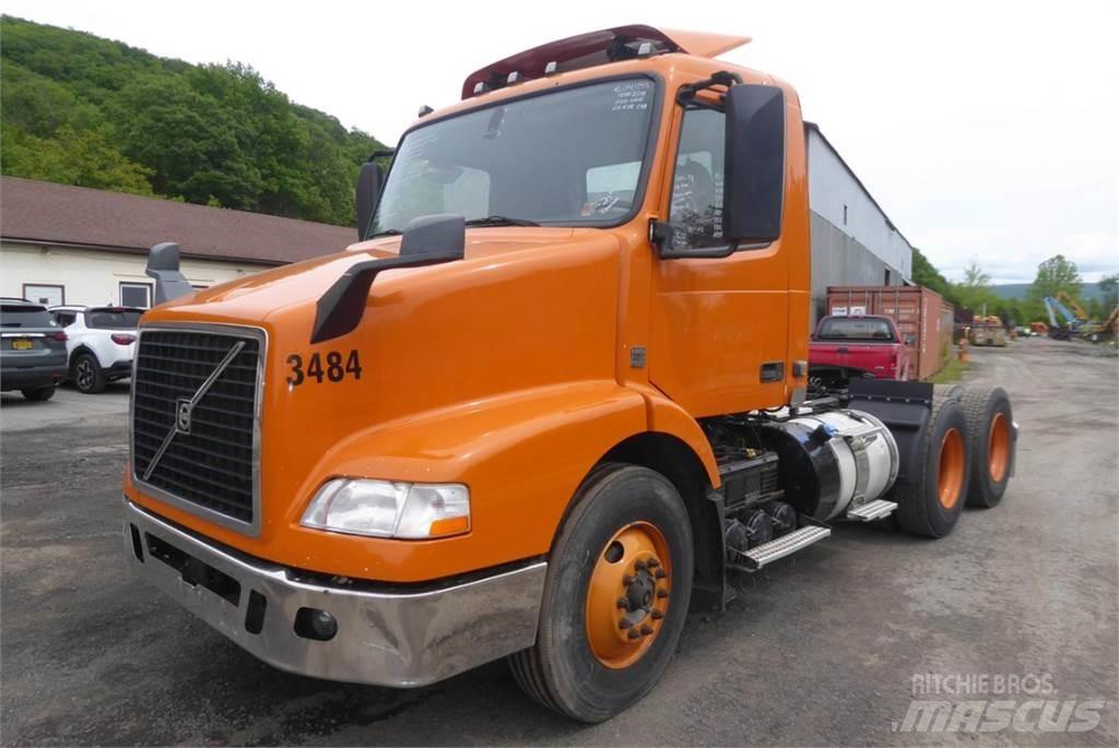 Volvo VNM64T 商用底盤車