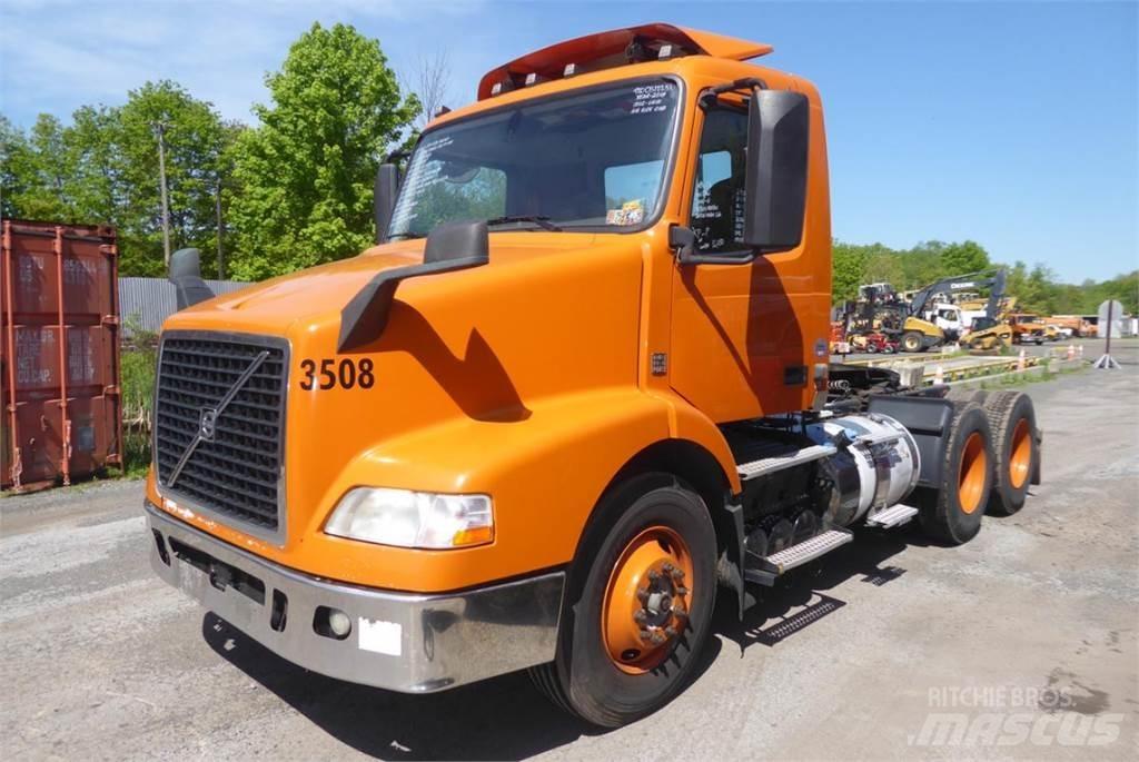 Volvo VNM64T 商用底盤車
