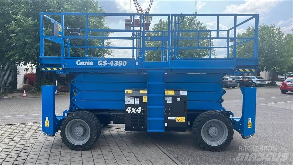 Genie GS-4390RT 剪式升降機