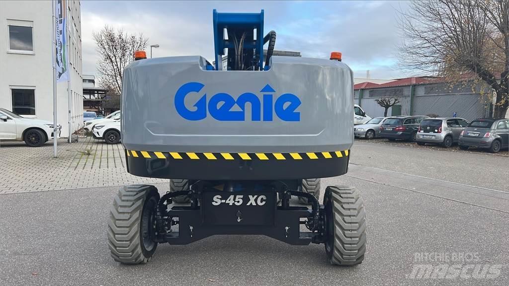 Genie S-45 XC 曲臂高空作業車
