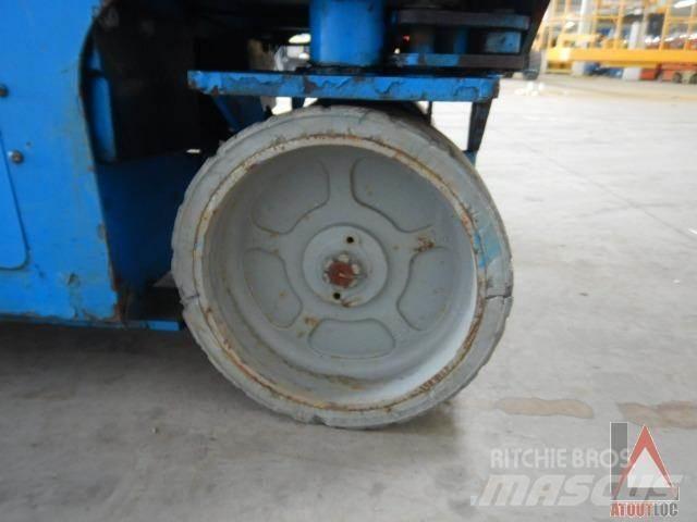 Genie GS-2032 曲臂高空作業車