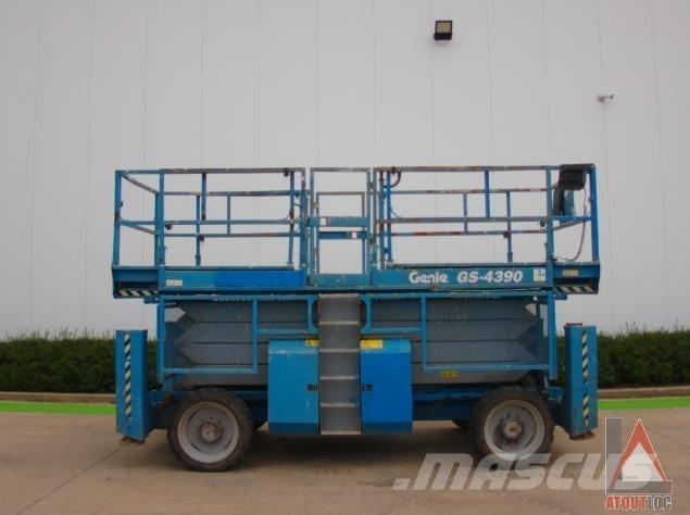 Genie GS-4390RT 曲臂高空作業車