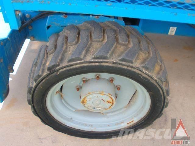 Genie GS-5390RT 曲臂高空作業車