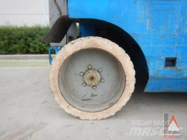 Genie GS3268DC 曲臂高空作業車