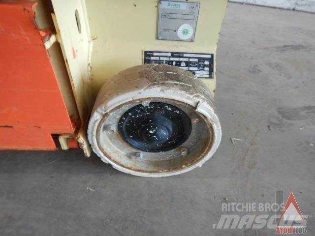 JLG 1230ES 曲臂高空作業車