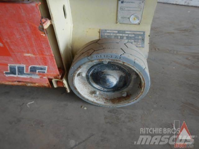 JLG 1230ES 曲臂高空作業車
