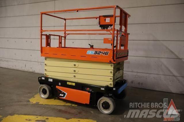 JLG 3246ES 曲臂高空作業車