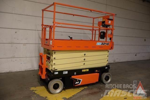JLG 3246ES 曲臂高空作業車
