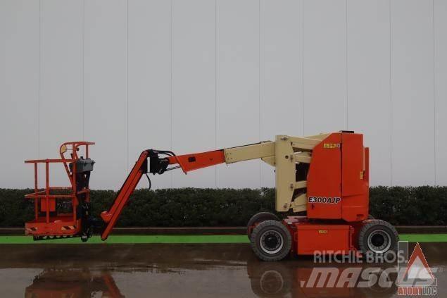 JLG E300AJP 曲臂高空作業車