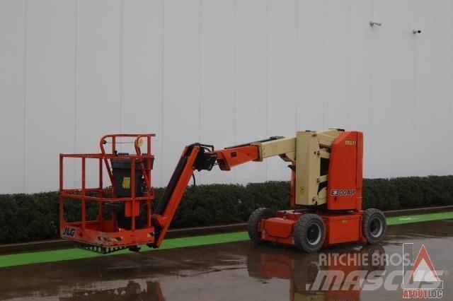 JLG E300AJP 曲臂高空作業車
