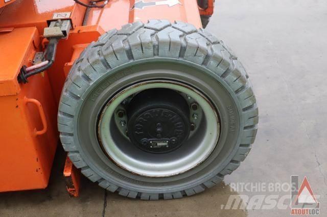 JLG E300AJP 曲臂高空作業車