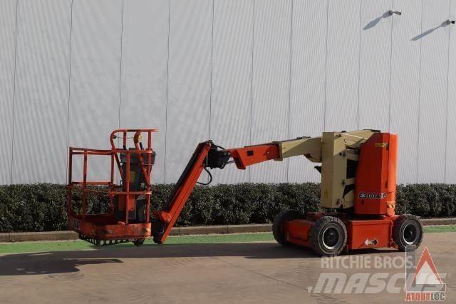JLG E300AJP 曲臂高空作業車