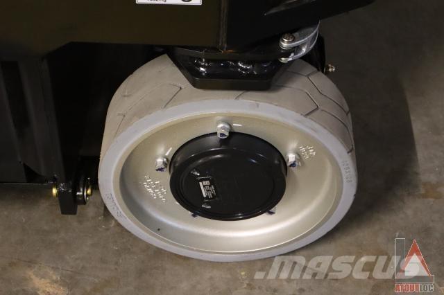 JLG ES3246 曲臂高空作業車