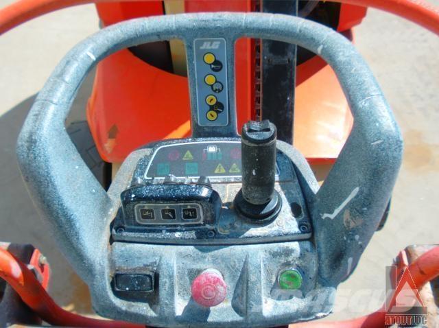 JLG TOUCAN 12E + 曲臂高空作業車