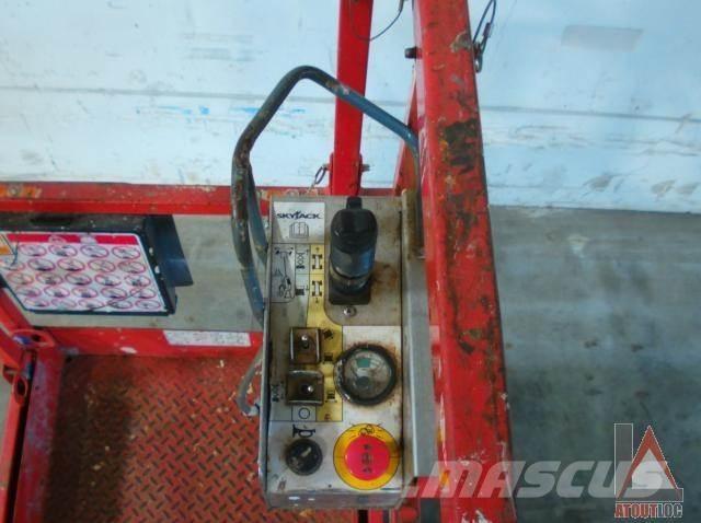 SkyJack SJ3219 曲臂高空作業車