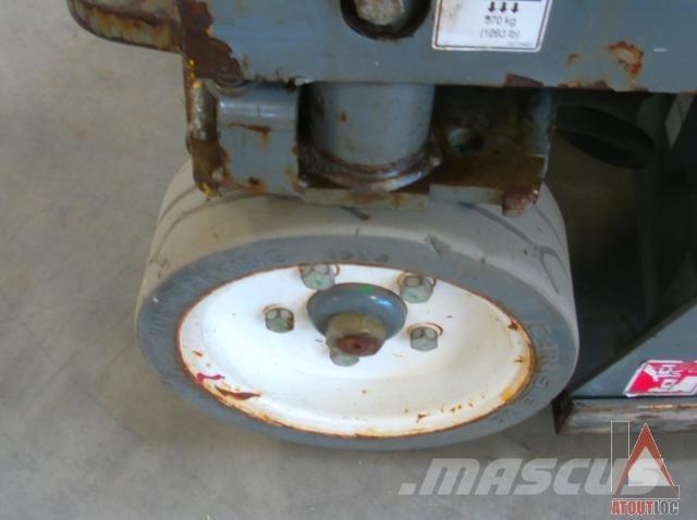 SkyJack SJ3219 曲臂高空作業車