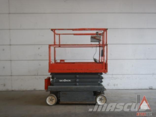 SkyJack SJ3219 曲臂高空作業車