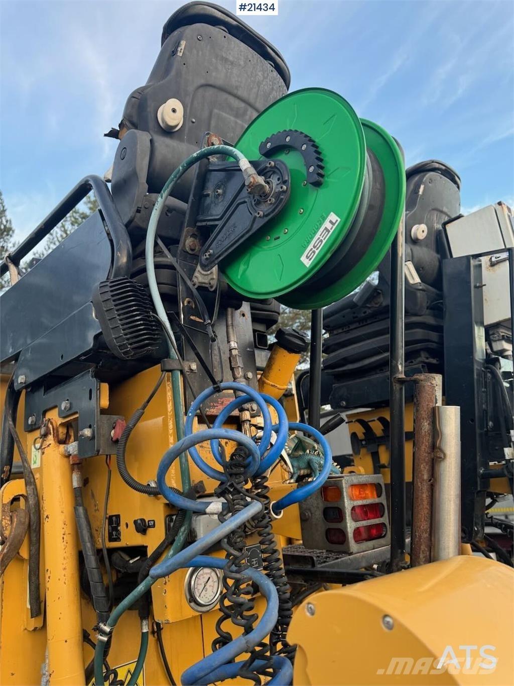 CAT AP 300 瀝青攤舖機/鋪路機