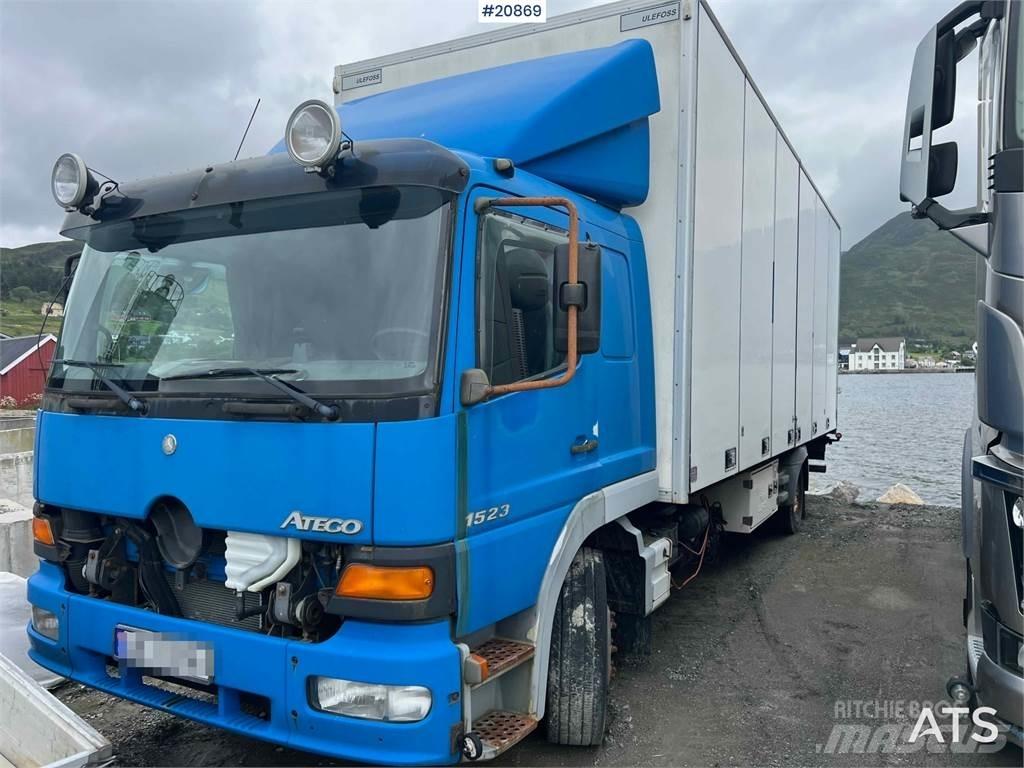 Mercedes-Benz 1523 貨箱式卡車