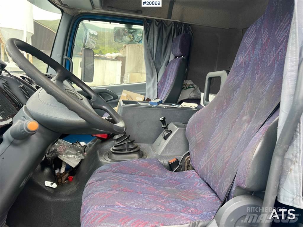 Mercedes-Benz 1523 貨箱式卡車