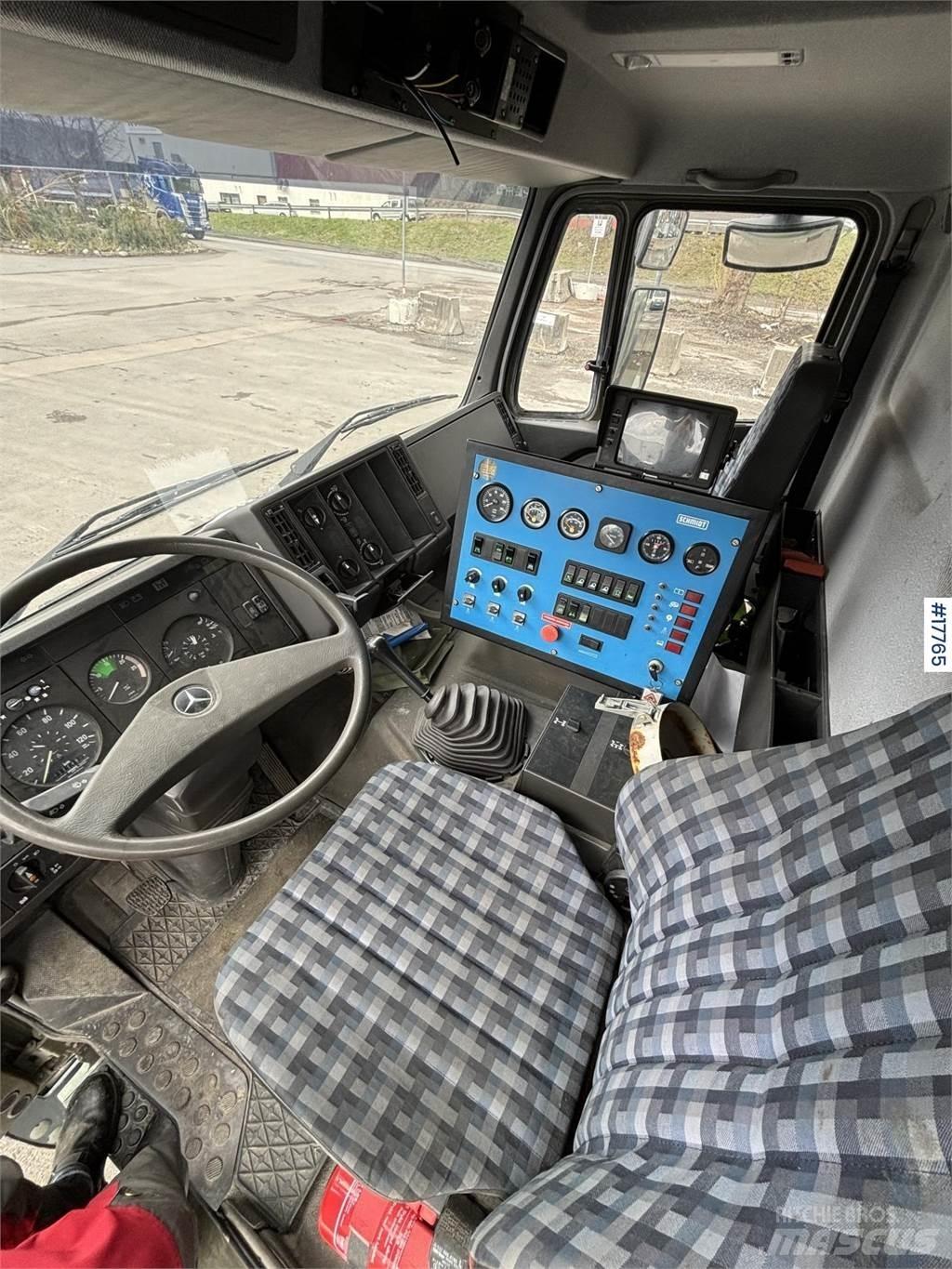 Mercedes-Benz 1824 清掃車