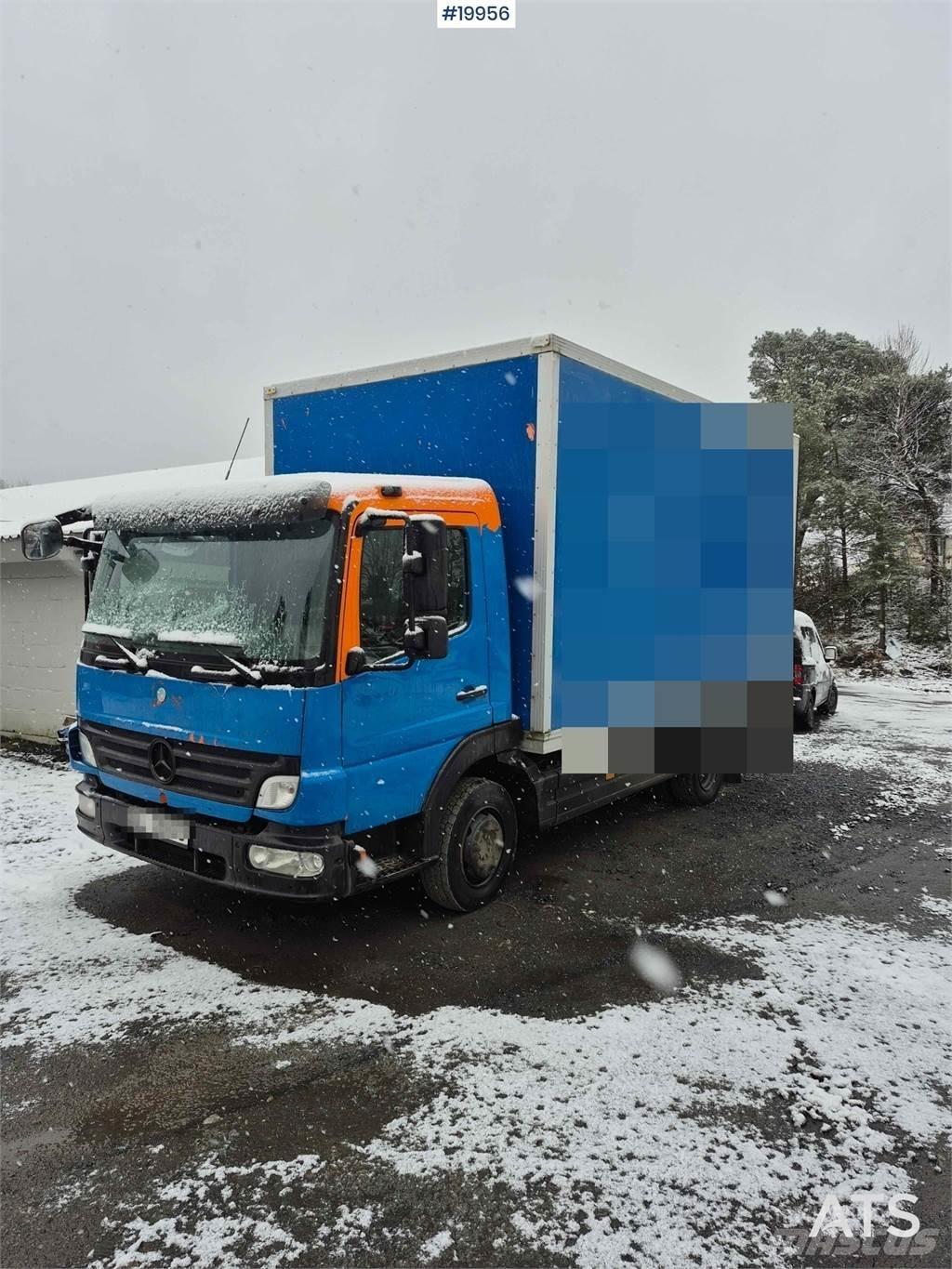 Mercedes-Benz 818 貨箱式卡車