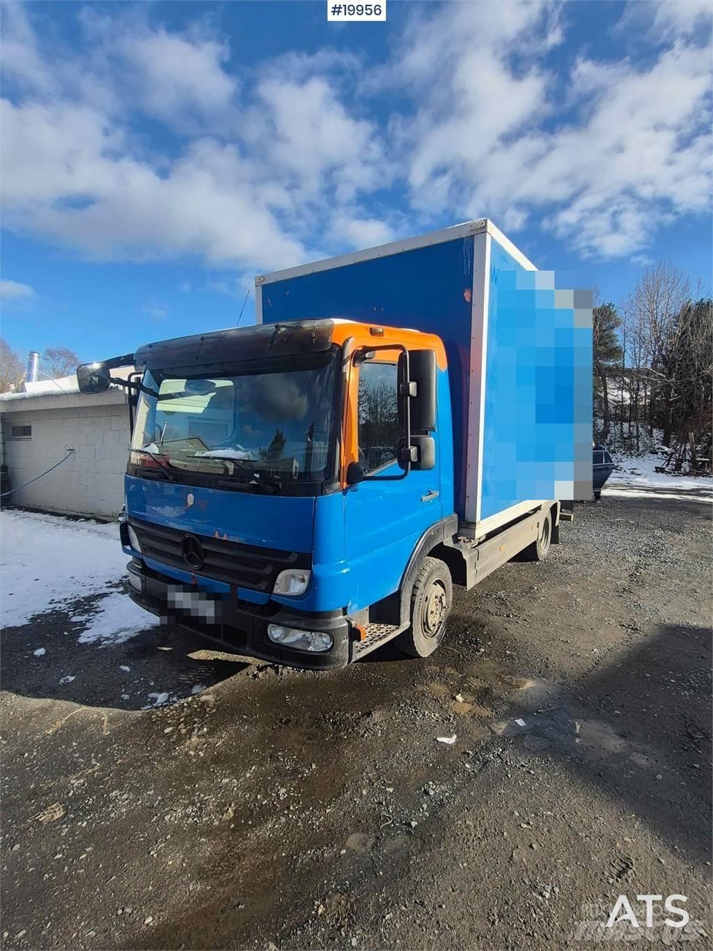 Mercedes-Benz 818 貨箱式卡車