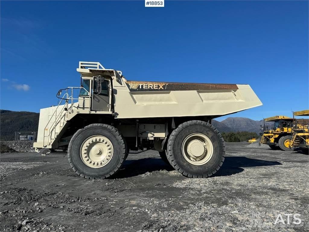 Terex TR 100. 側卸礦車