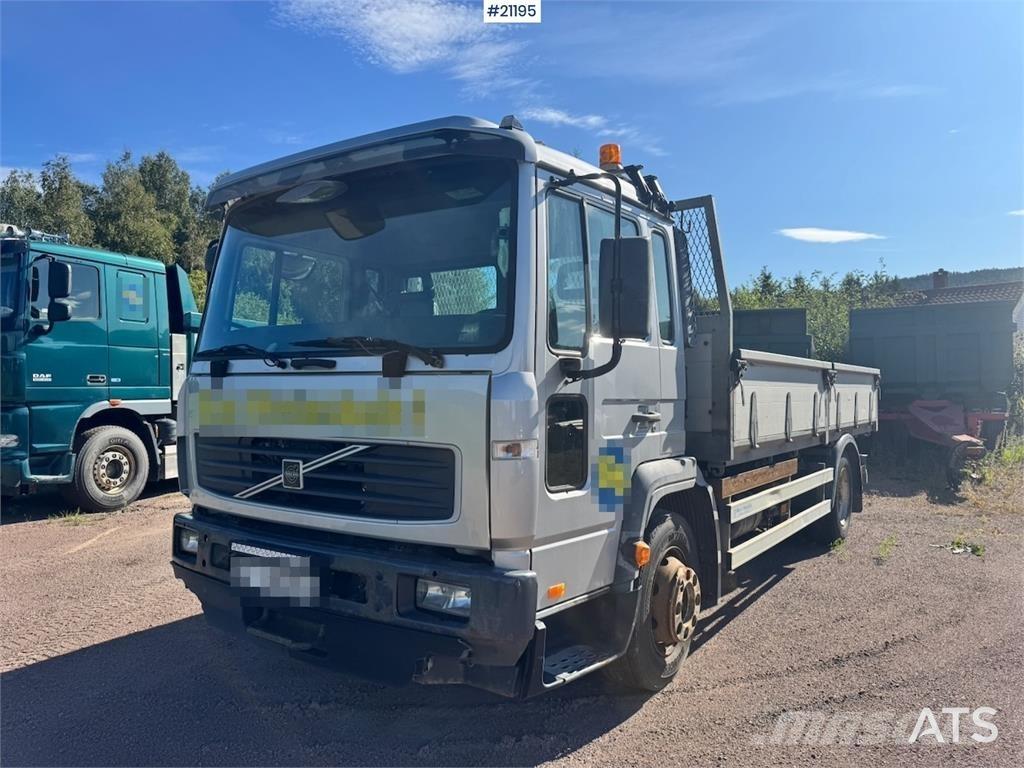 Volvo FL250 Truck. 平板式/側卸式卡車