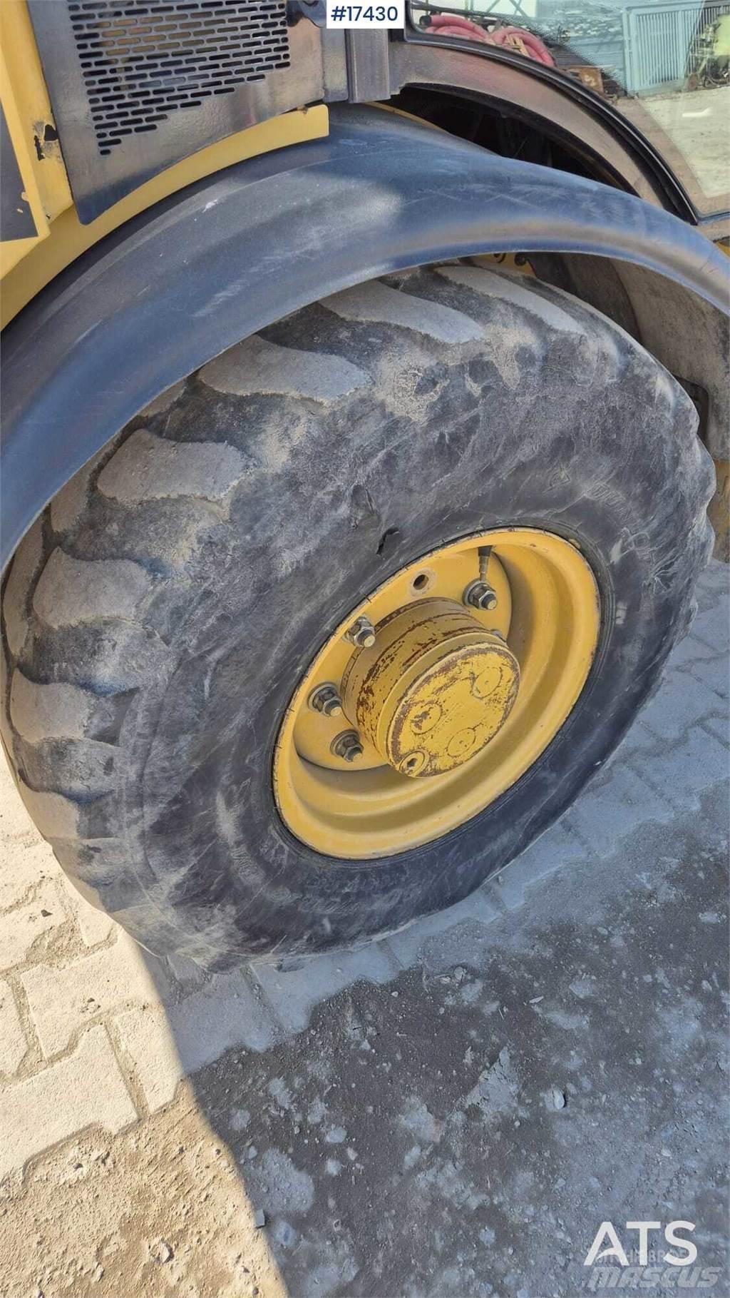 CAT 906 H2 輪胎式裝載機