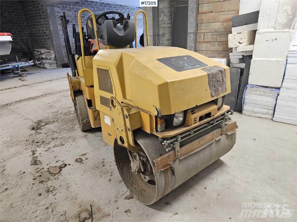 CAT CB24 雙輪滾壓機