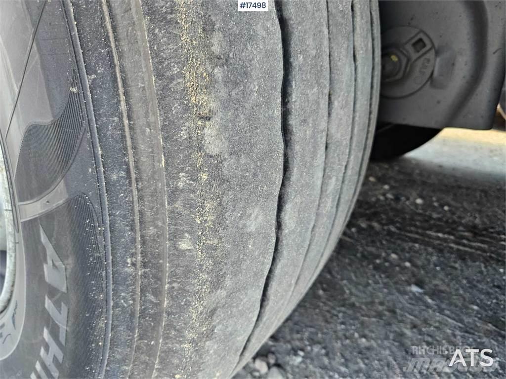 Krone SD 篷布半拖車