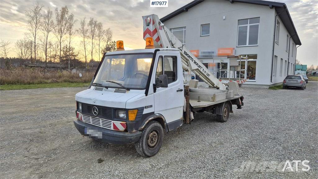 Mercedes-Benz 380D 起重機卡車