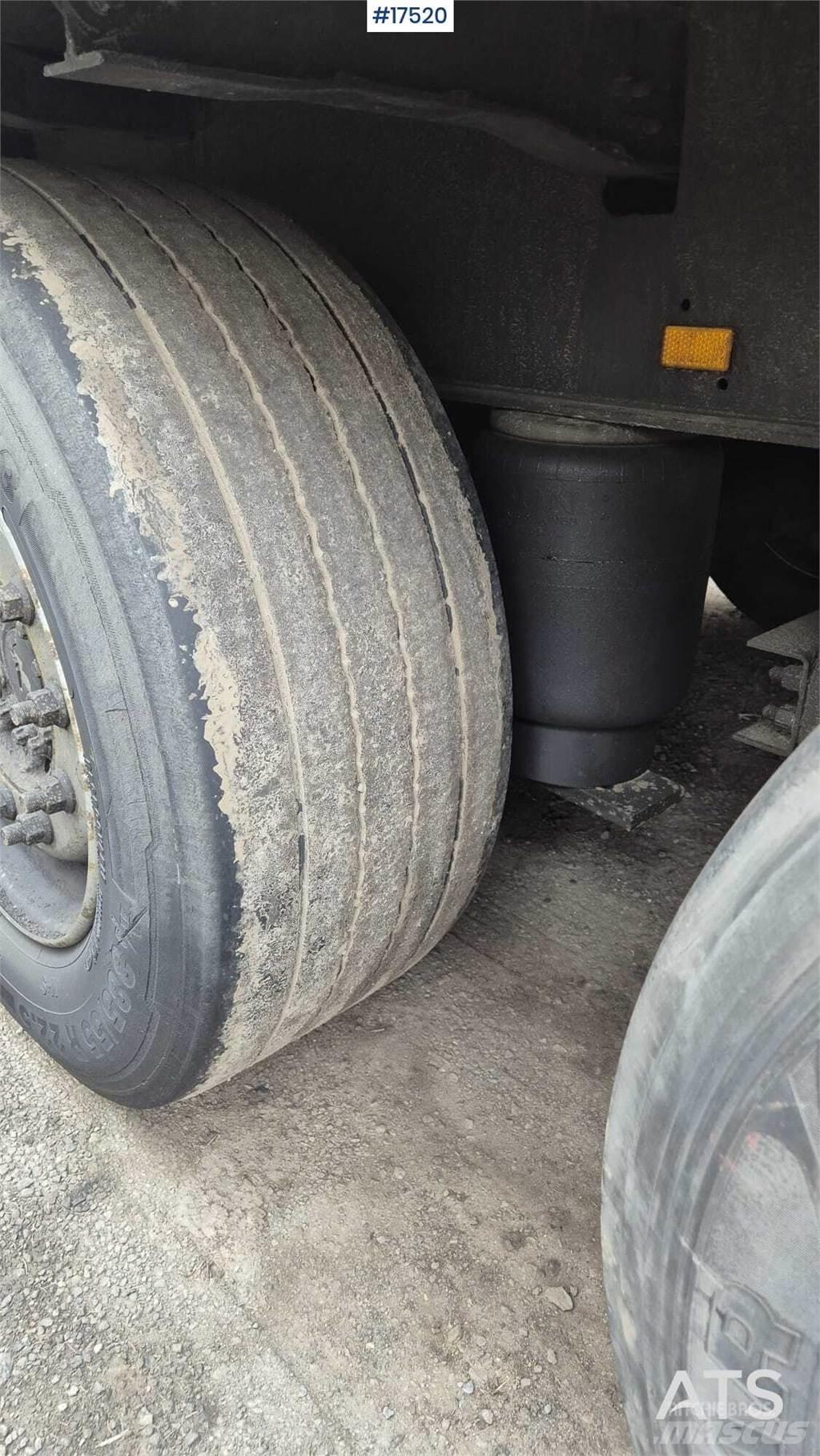 Schmitz SKO 24 篷布半拖車
