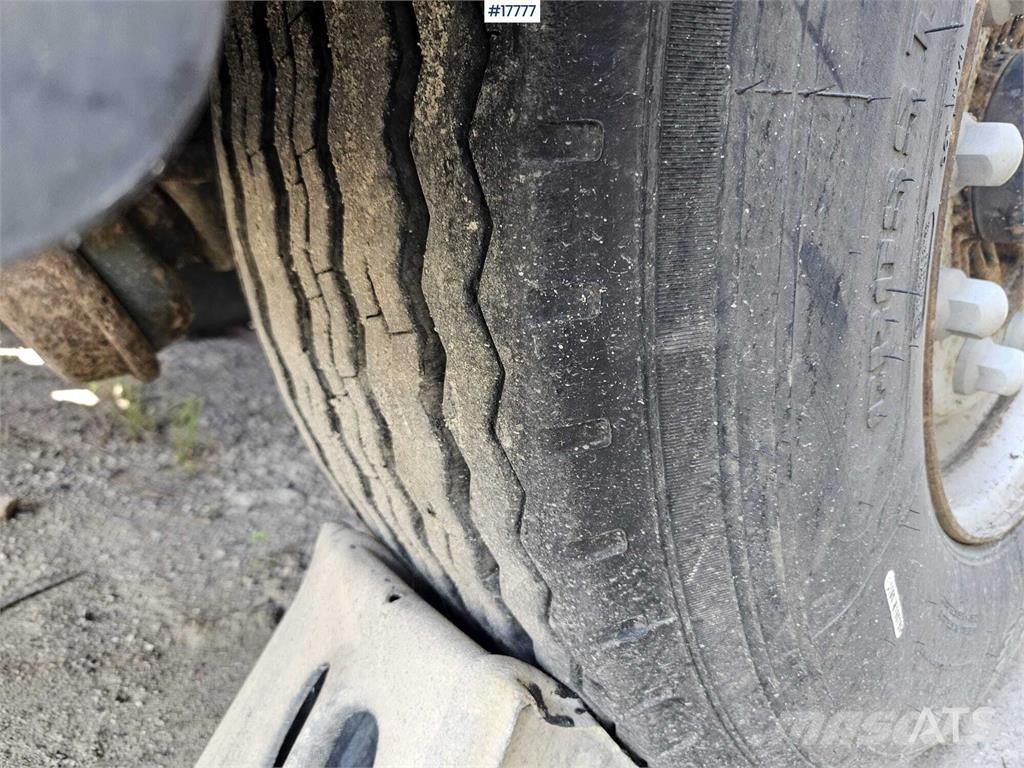 Zaslaw D-651 平台/側卸半拖車