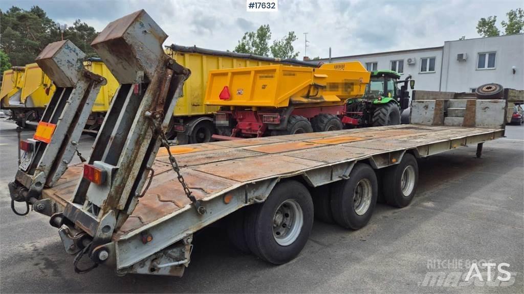 Zremb NS 300 地架式半拖車