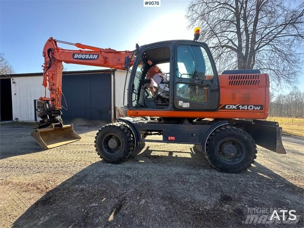 Doosan DX140W 旋轉式挖土機/掘鑿機/挖掘機