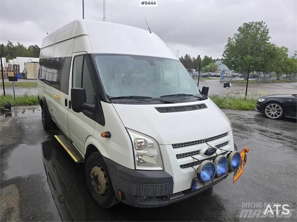 Ford Transit 迷你巴士