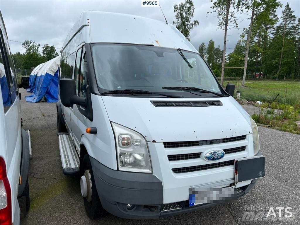 Ford Transit 迷你巴士