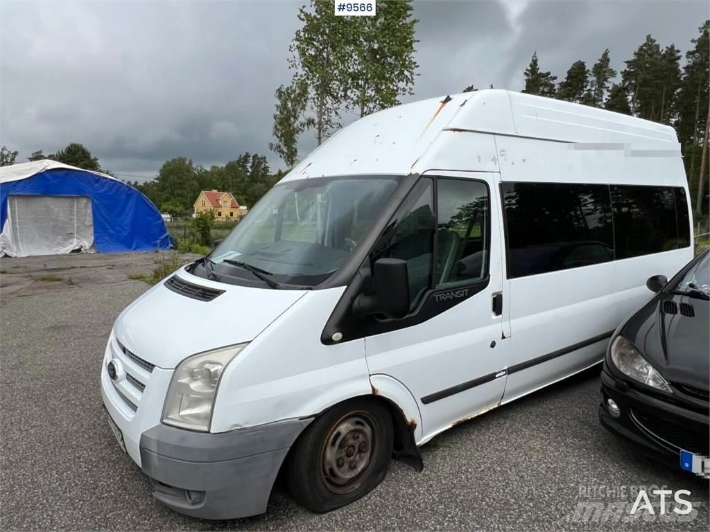 Ford Transit 迷你巴士