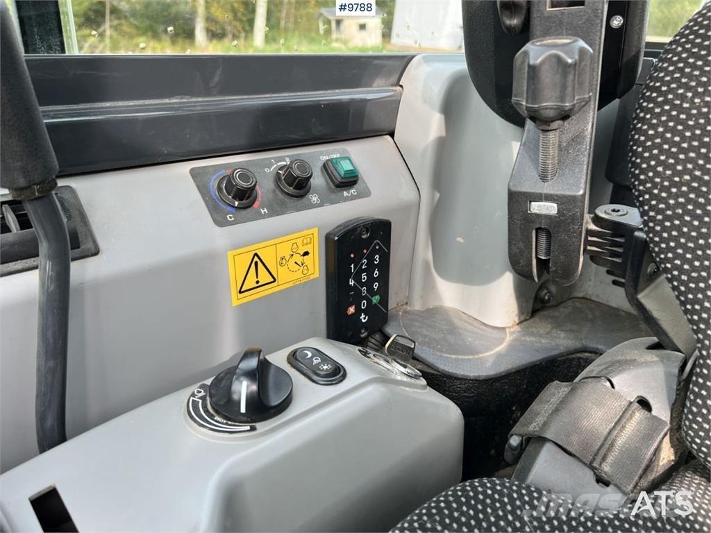 Komatsu PC55MR-5E0 小型挖土機/掘鑿機<7t(小型挖掘機)
