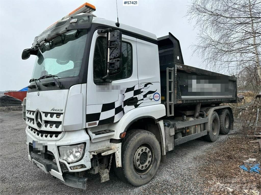 Mercedes-Benz Arocs 傾卸式卡車