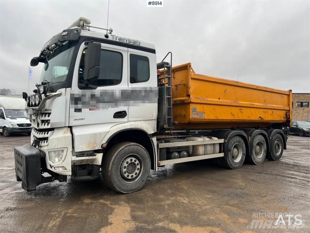 Mercedes-Benz Arocs 吊鉤式起重車