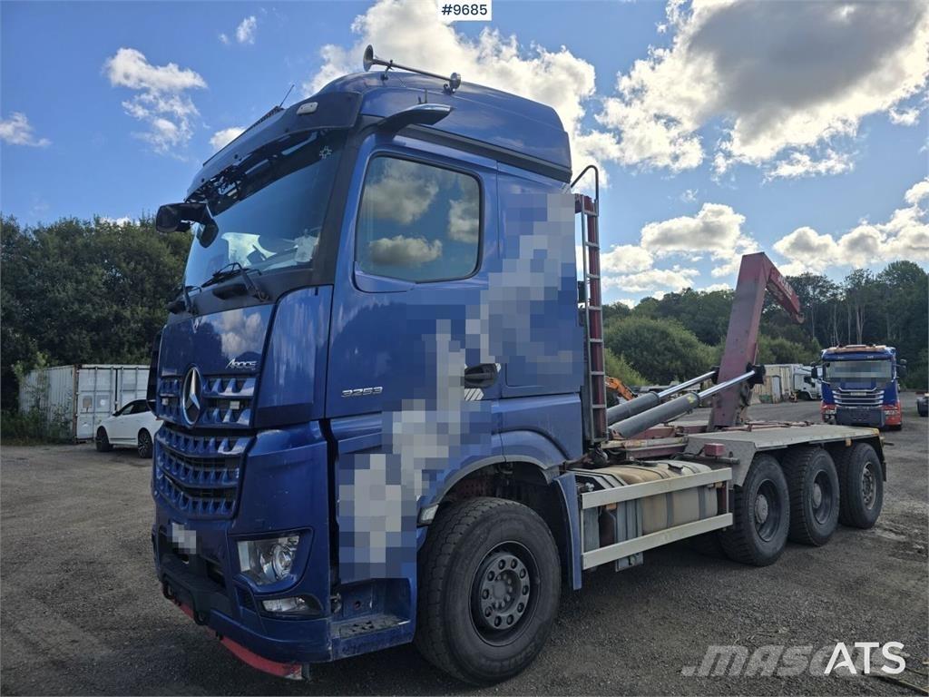 Mercedes-Benz Arocs 吊鉤式起重車