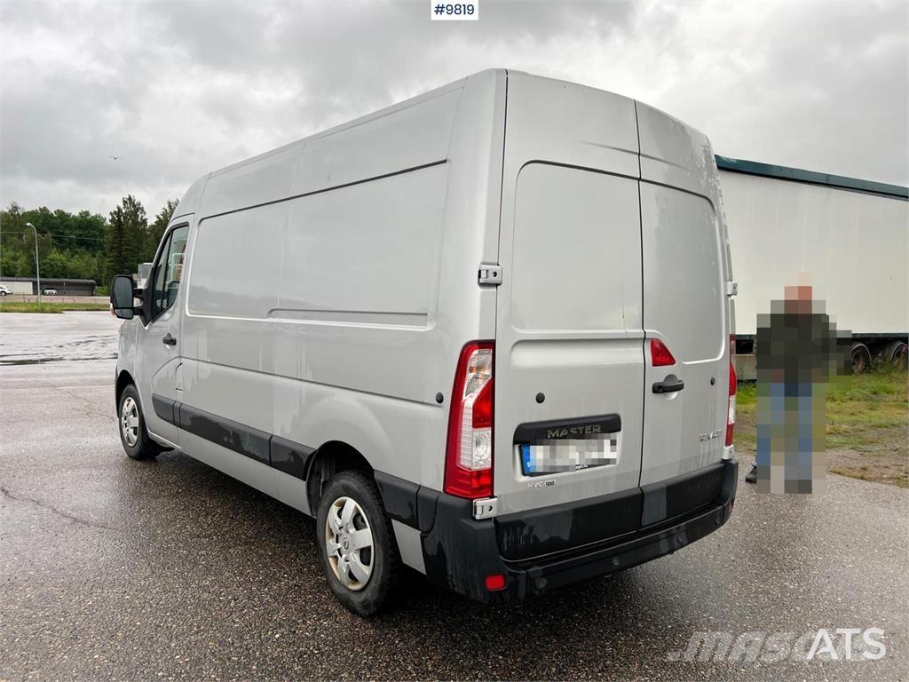 Renault Master 貨箱式卡車