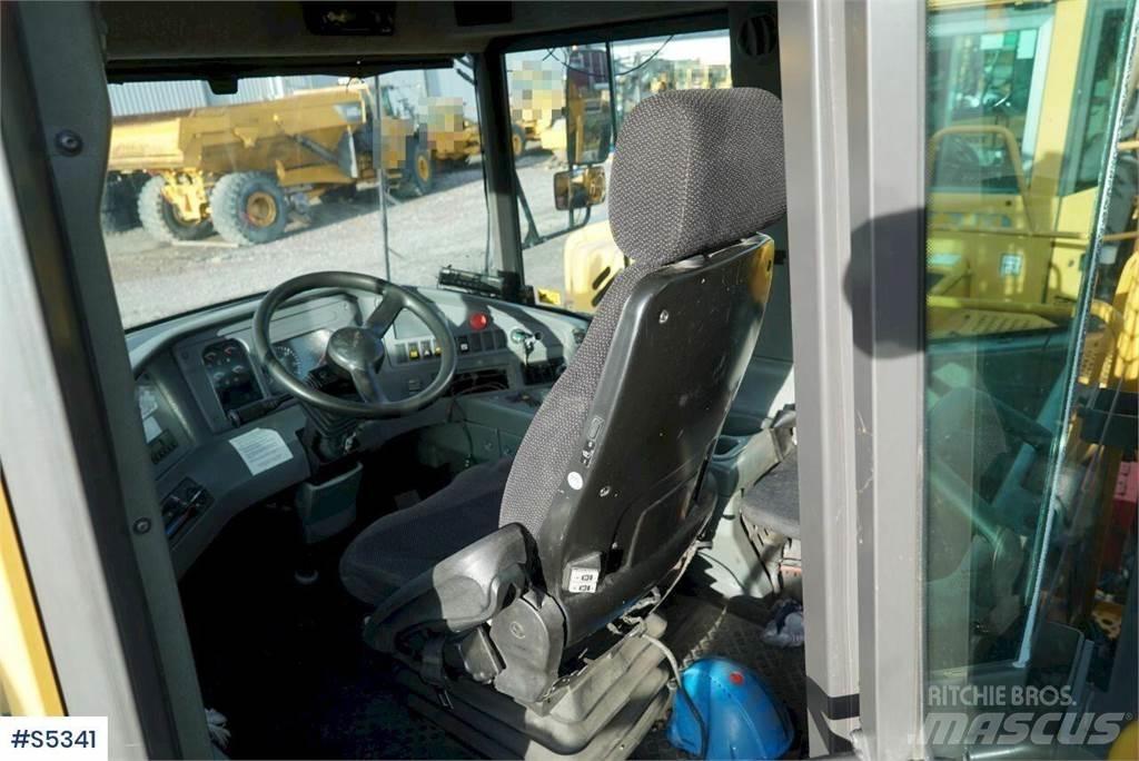 Volvo A35D 6x6 鉸接式起吊車