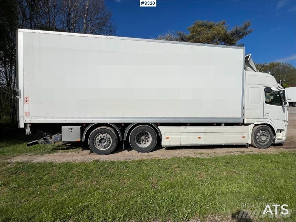 Volvo FM 6x2 貨箱式卡車