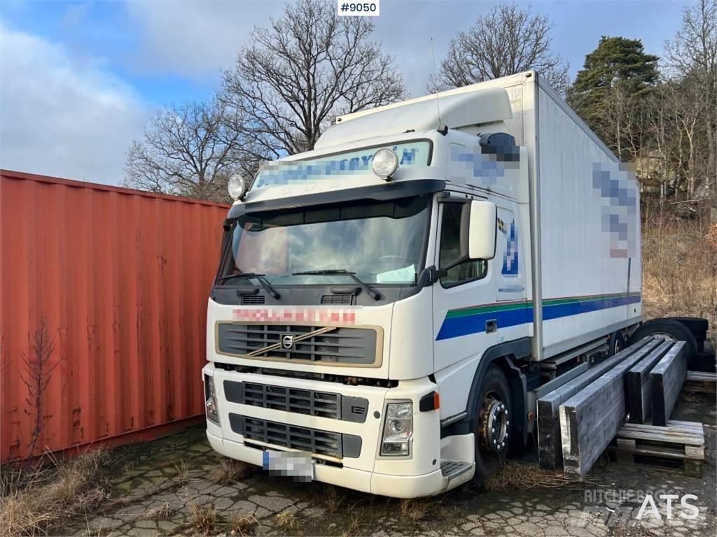 Volvo FM9 4X2 貨箱式卡車