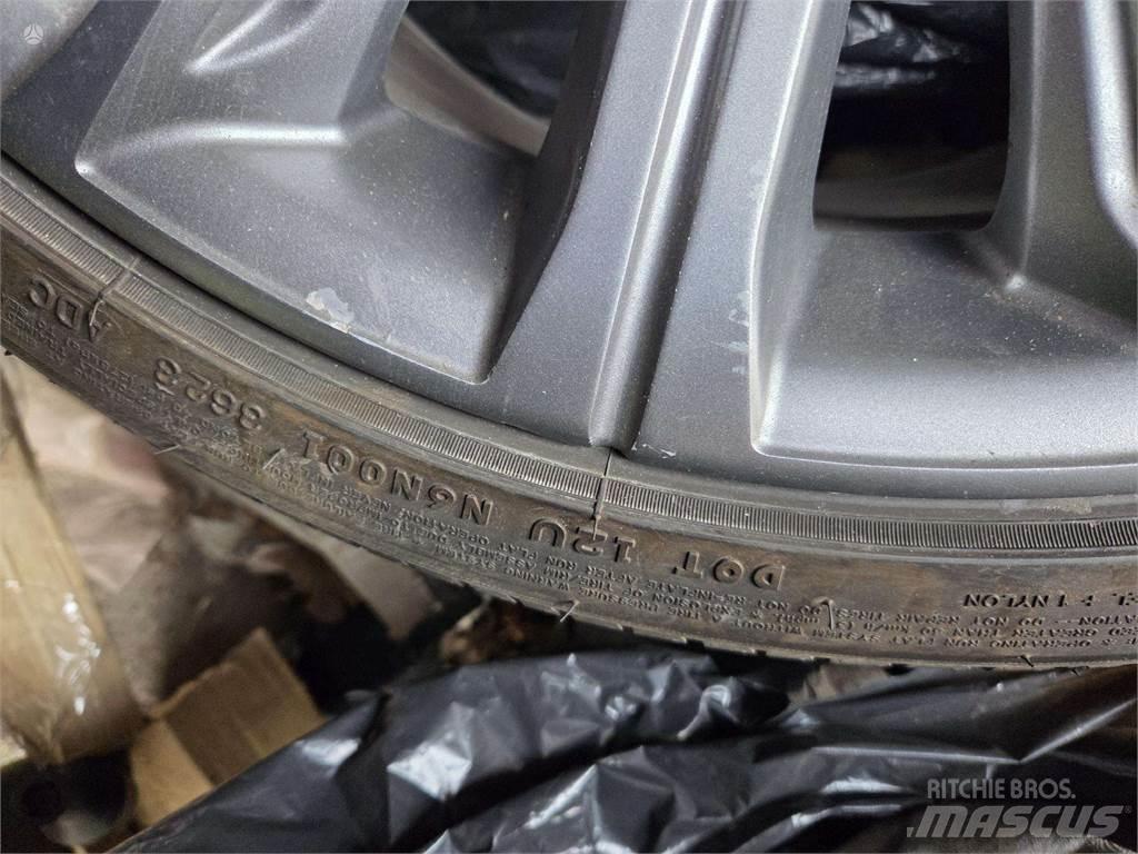 BMW  輪胎、車輪和輪圈
